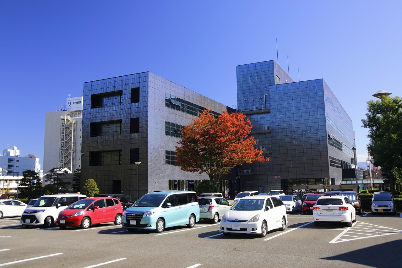 豊田市産業文化センターの東側外観