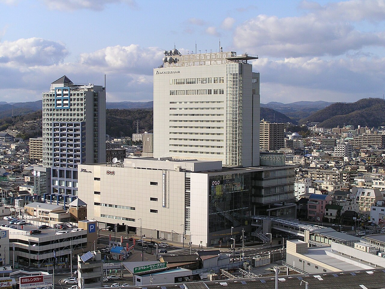 岡山コンベンションセンターを含むフォーラムシティビルの全景