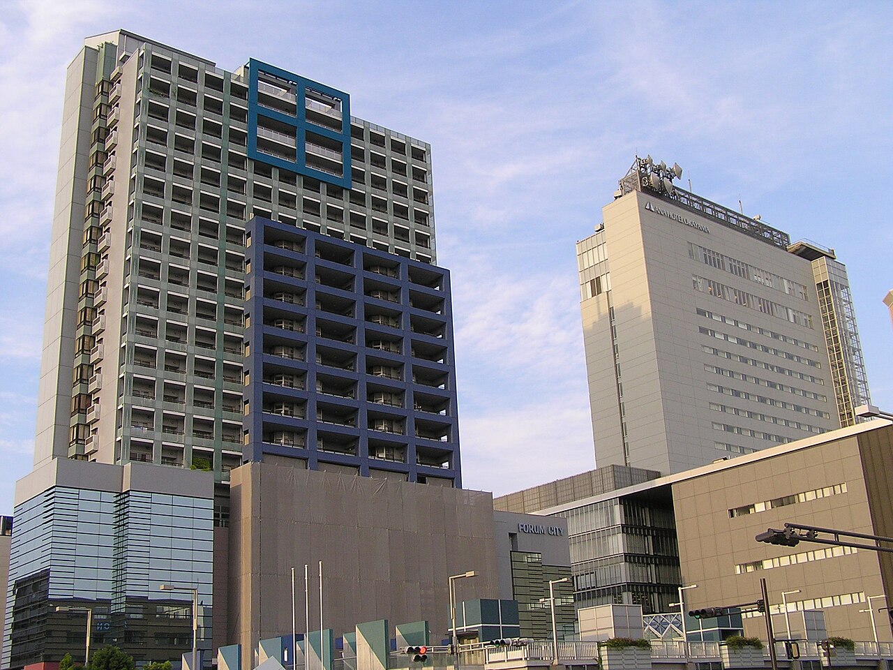 西側から見た岡山コンベンションセンター