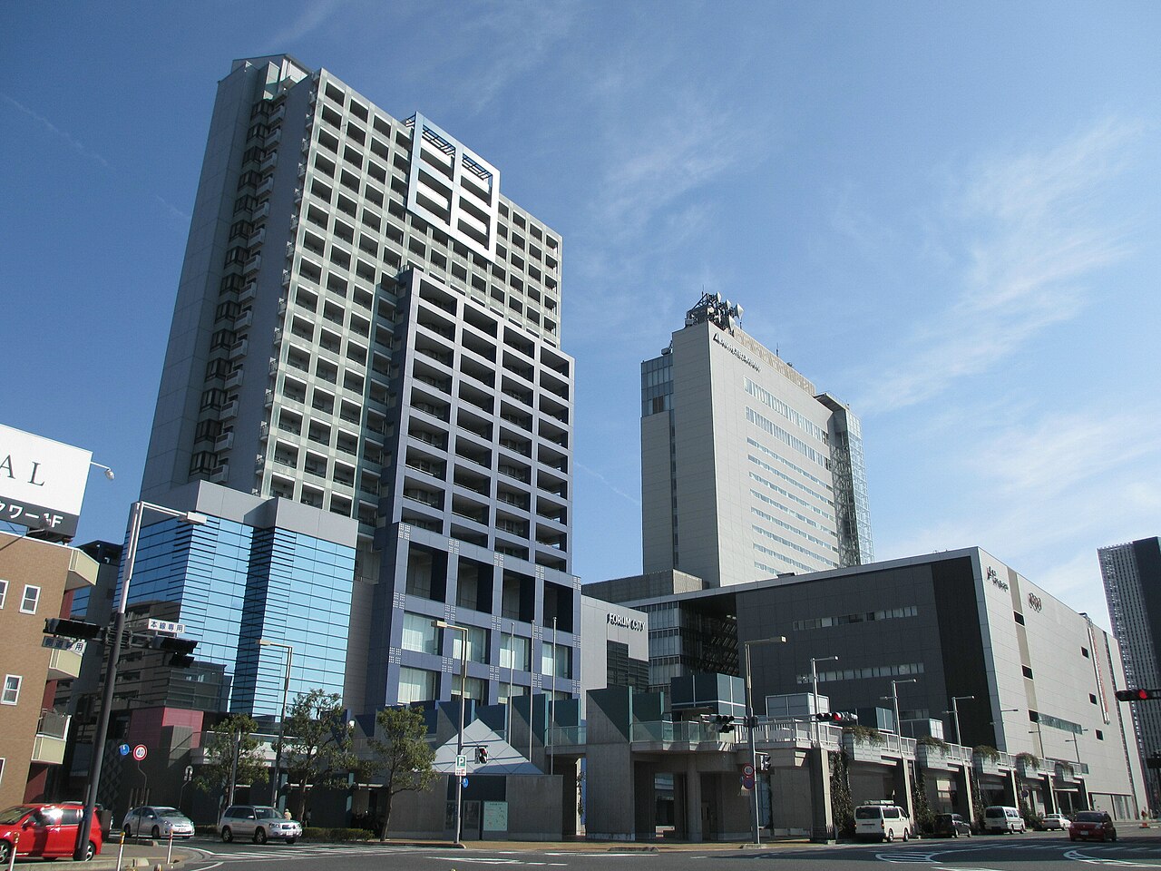 岡山コンベンションセンターとANAホテル岡山の外観