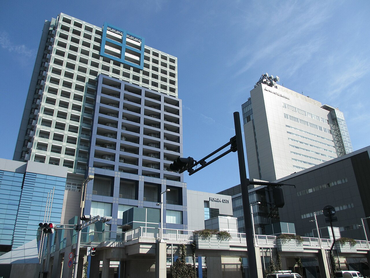 岡山コンベンションセンターとANAホテル岡山の外観