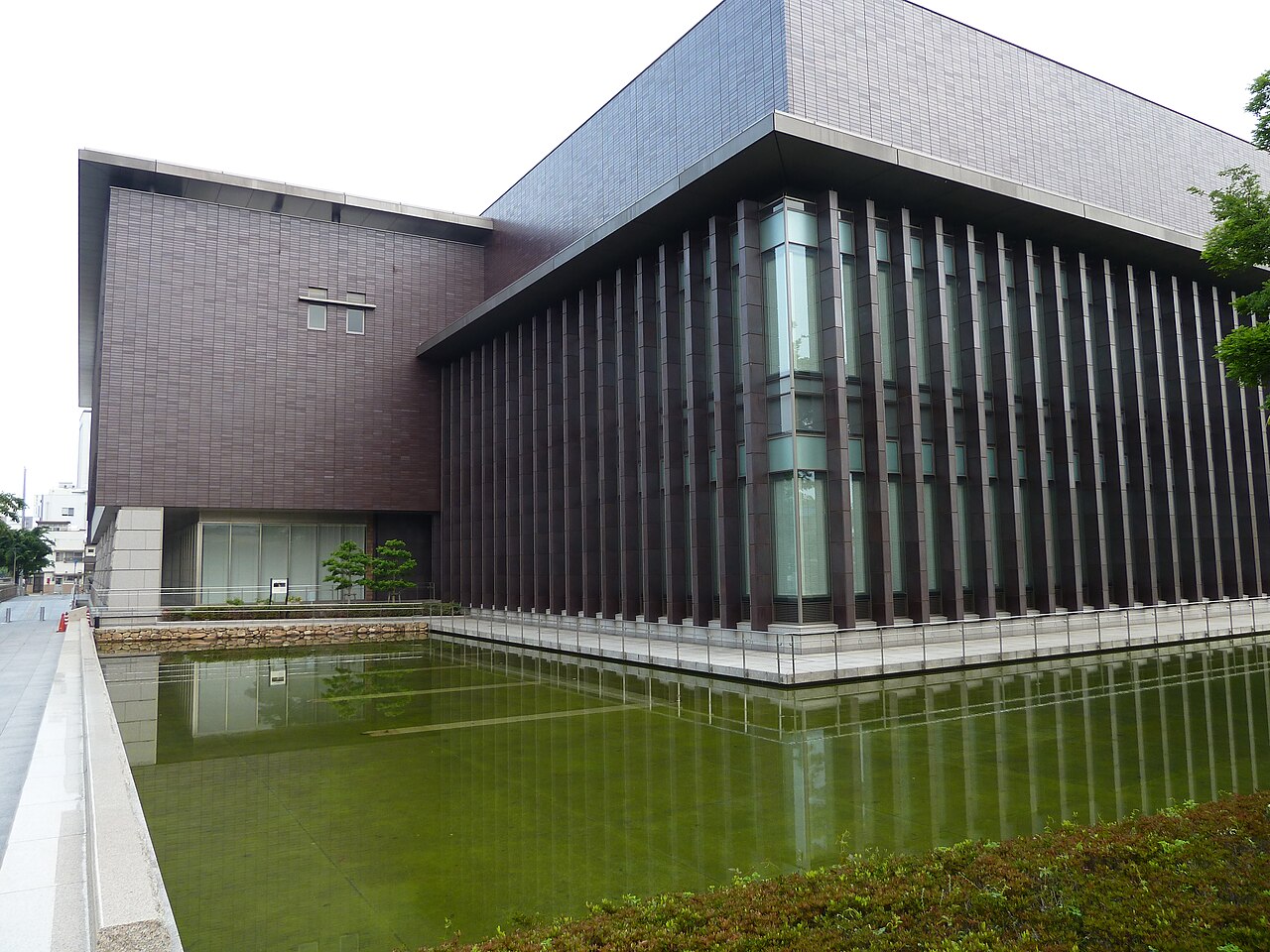 岡山県立図書館の外観