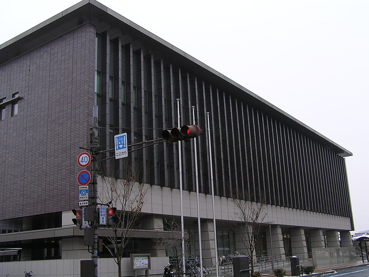 岡山県立図書館の北東側外観