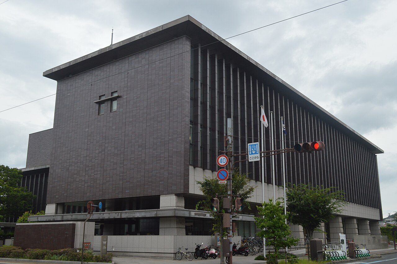 岡山県立図書館の西側外観