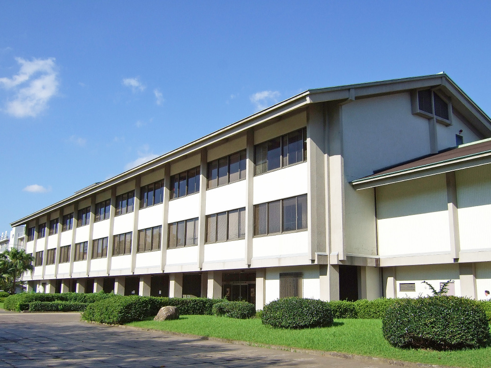 鹿児島県立図書館本館の外観
