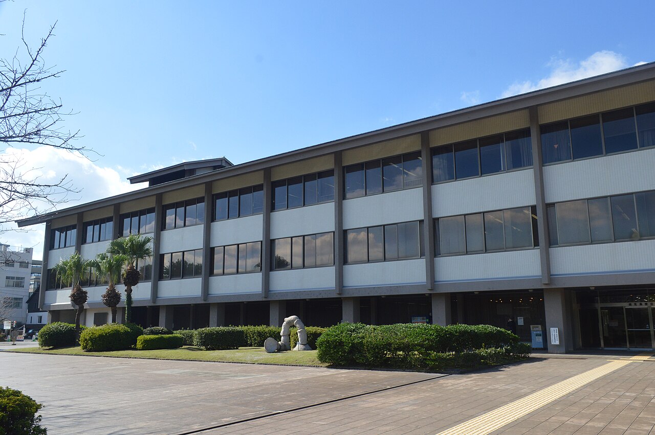 鹿児島県立図書館本館の外観