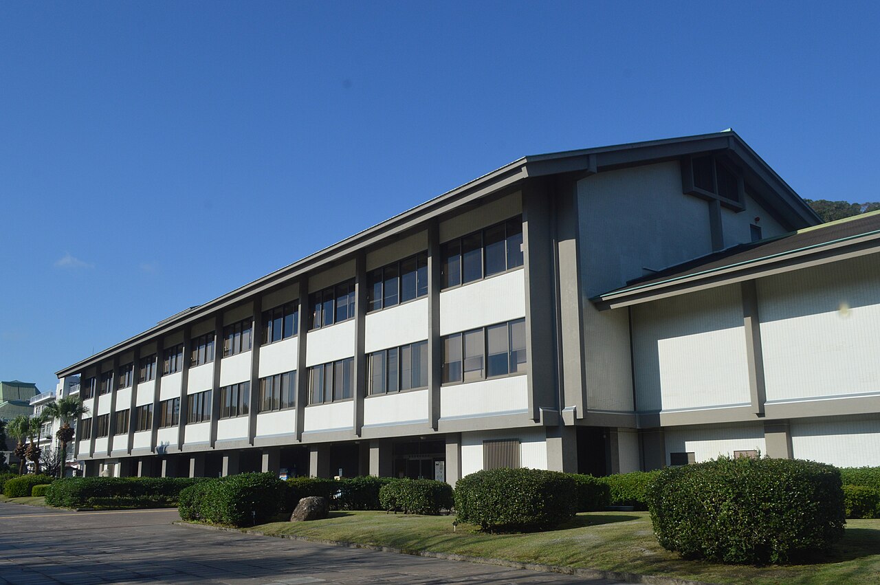 鹿児島県立図書館本館の外観