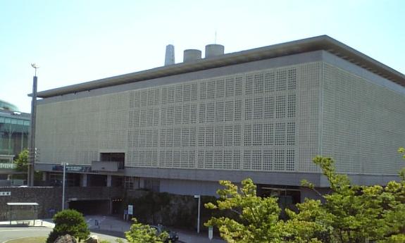 新潟県民会館の外観