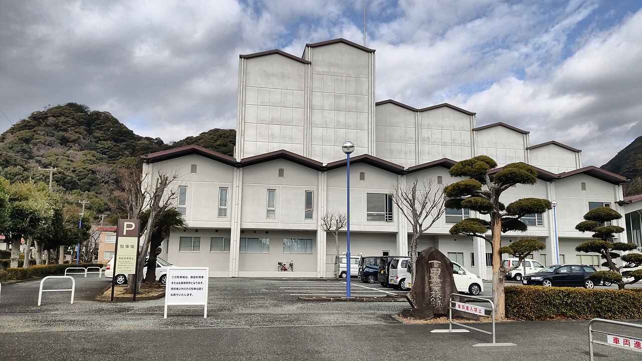下田市民文化会館の外観