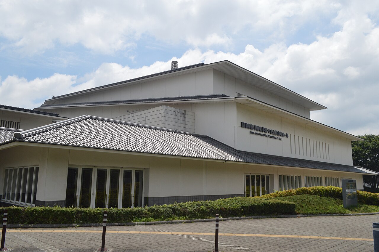 DMG MORI やまと郡山城ホールの外観