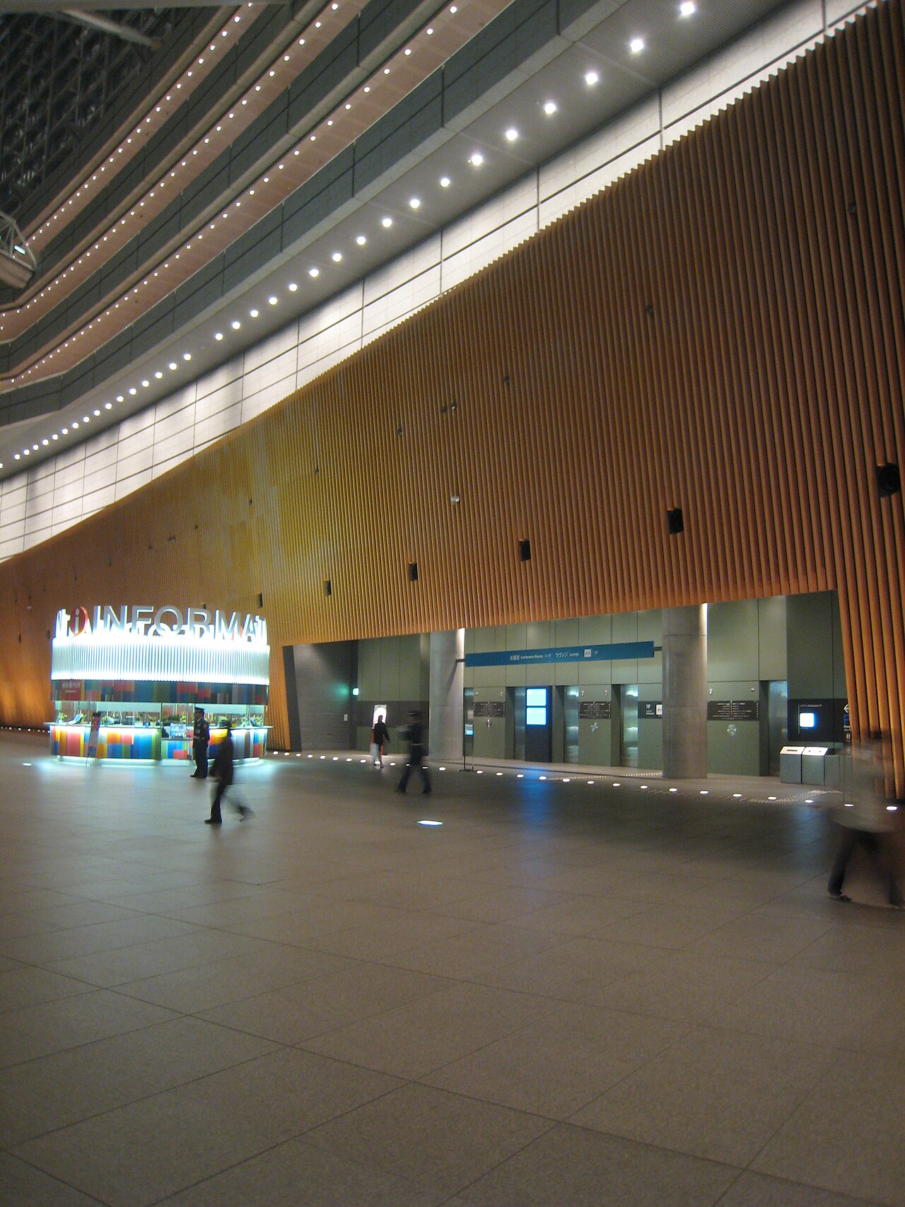 東京国際フォーラム内のホール入口