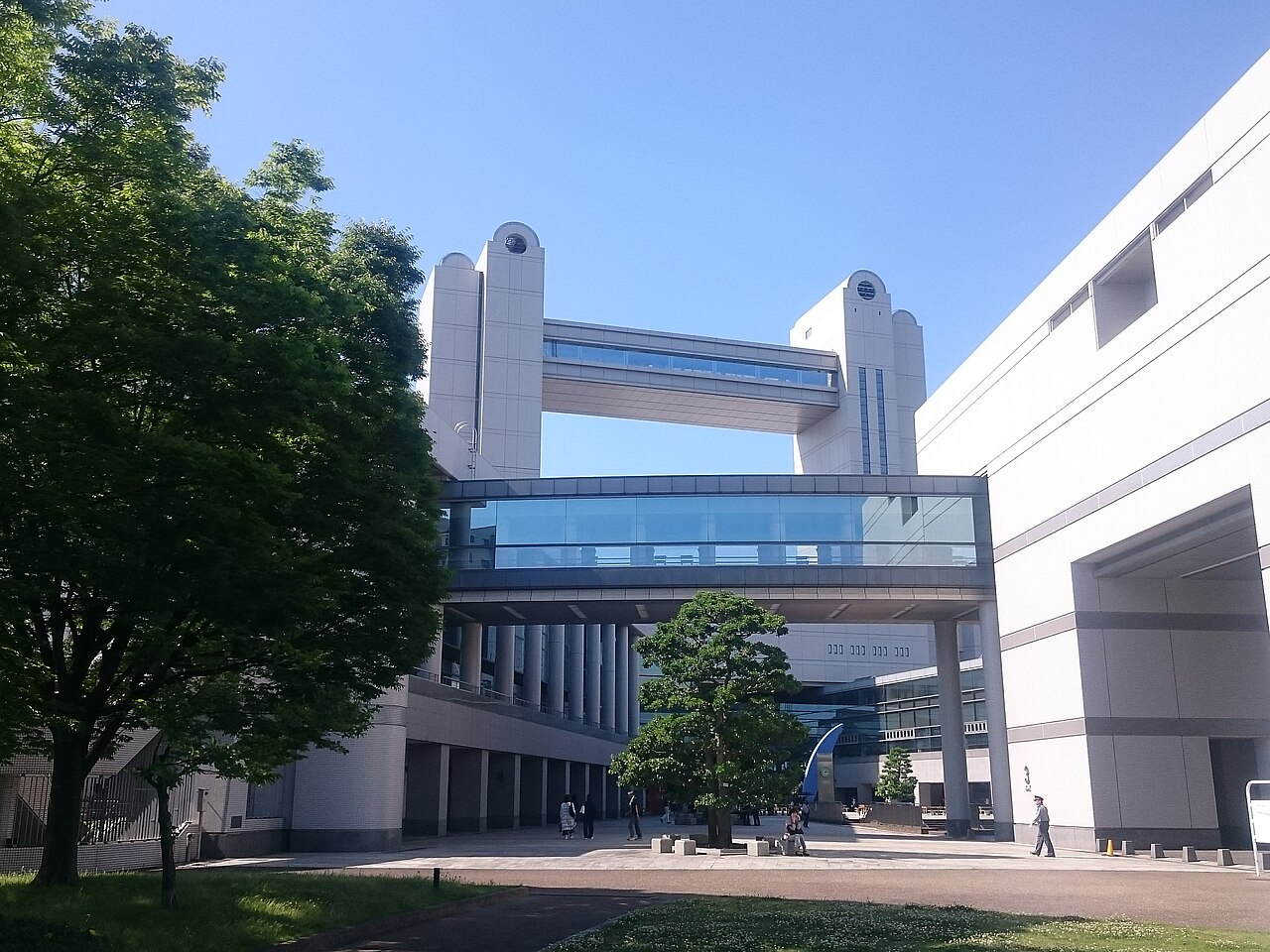 名古屋国際会議場の連絡通路と主塔