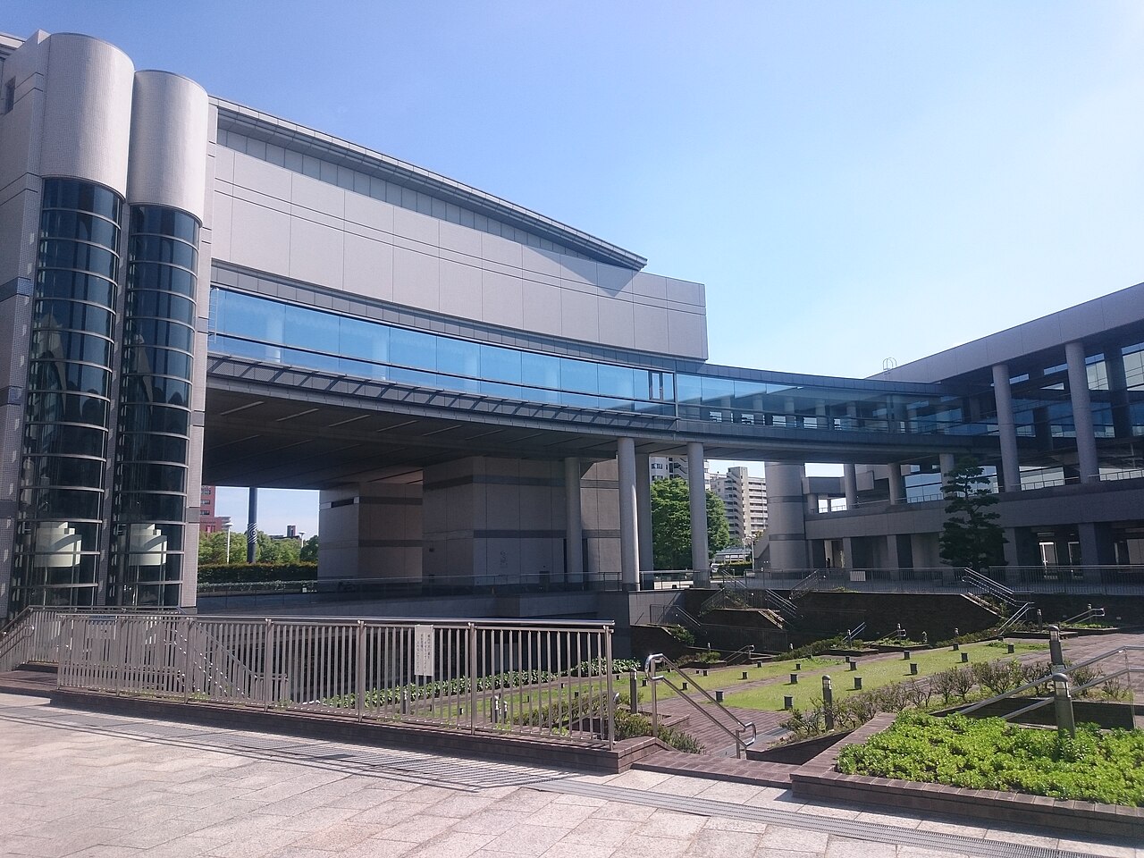 名古屋国際会議場の通路と外観