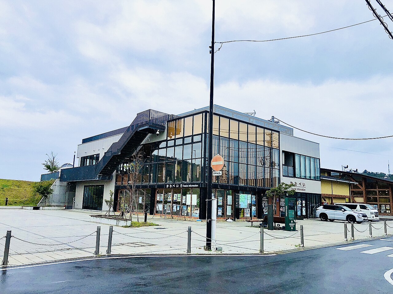 石巻市かわまち交流センター「かわべい」の外観