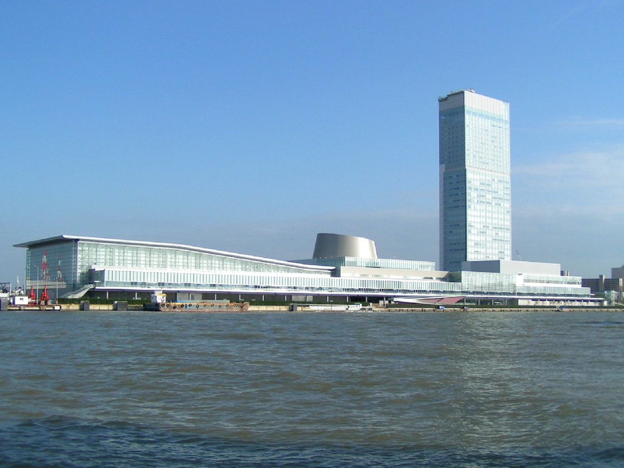 朱鷺メッセの全景
