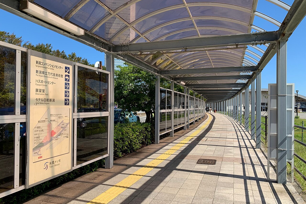 朱鷺メッセへの連絡通路