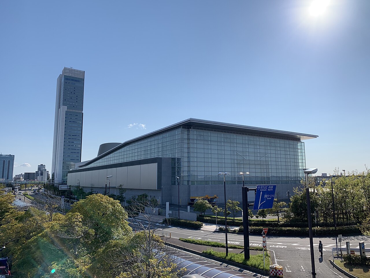 朱鷺メッセの展示ホール外観