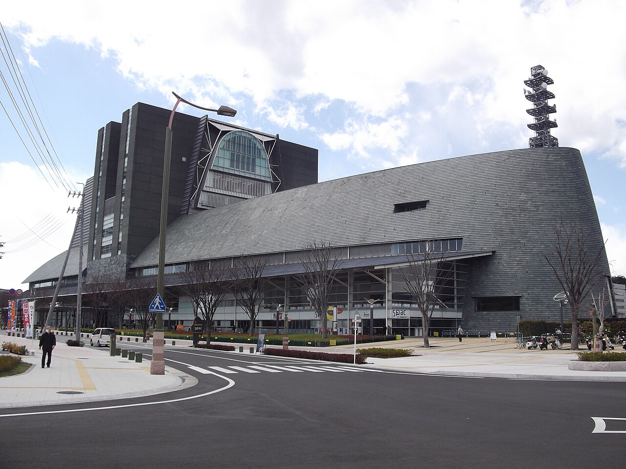 東側から見たグランシップ