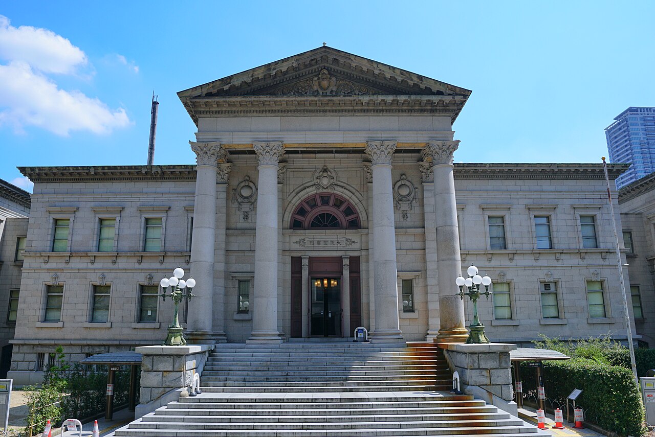 大阪府立中之島図書館の正面玄関