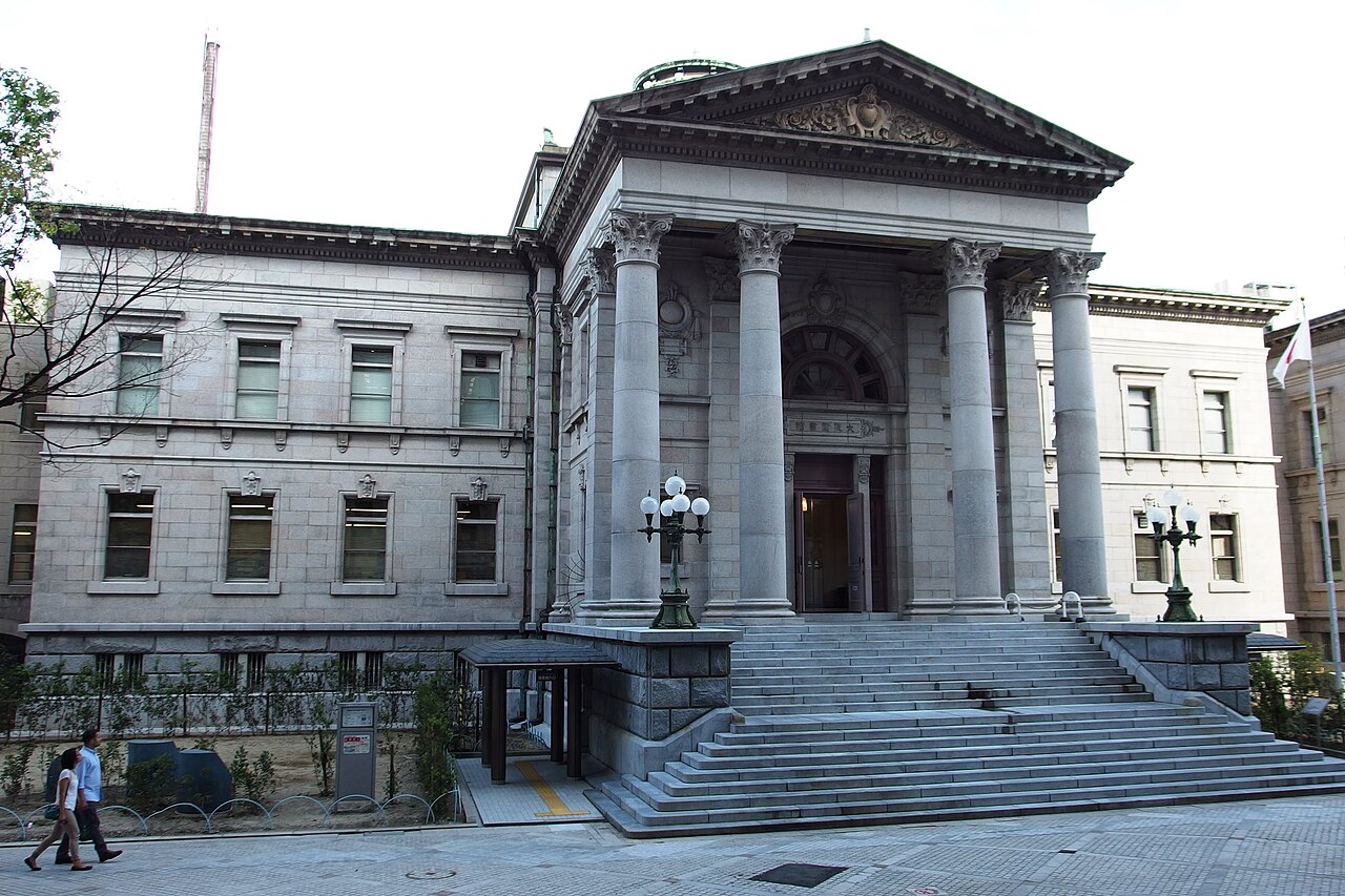 大阪府立中之島図書館の正面外観