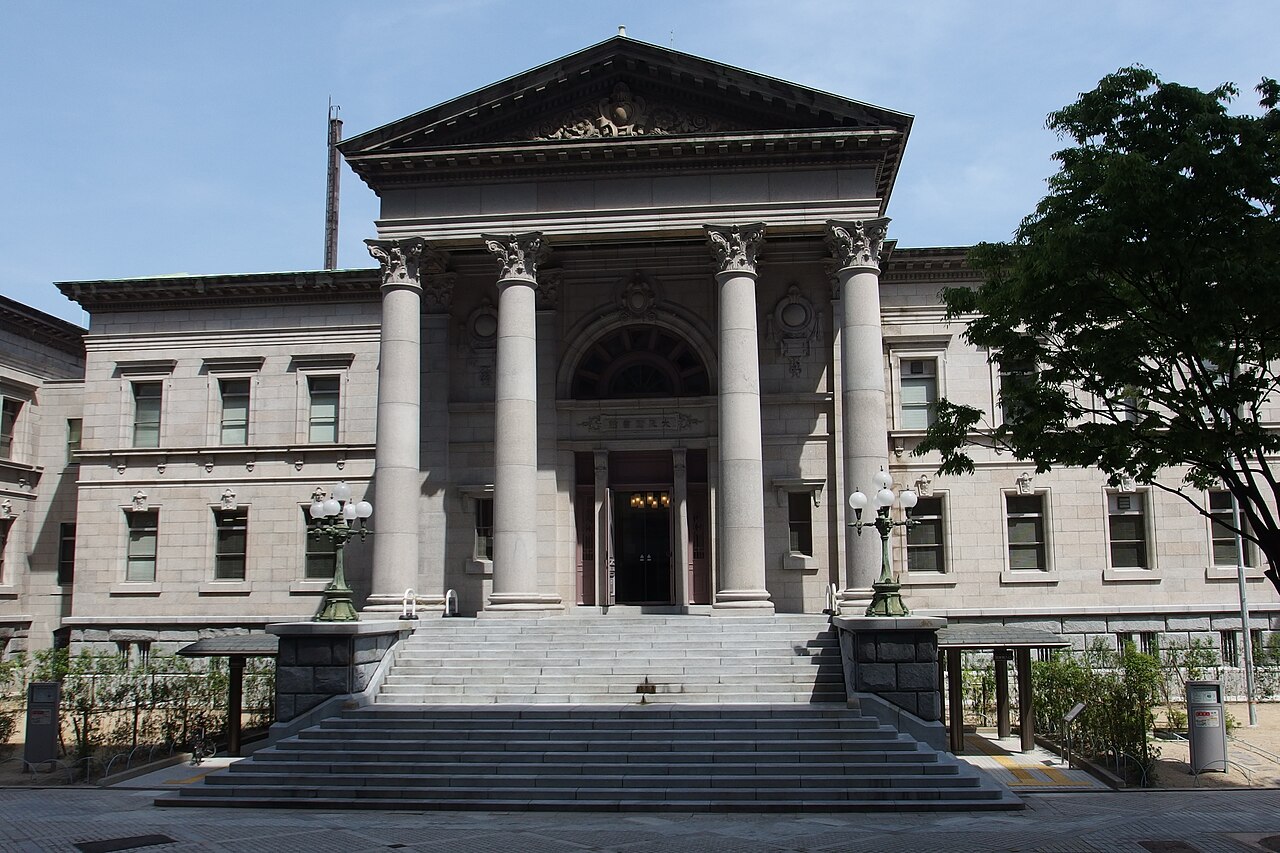 大阪府立中之島図書館の正面外観