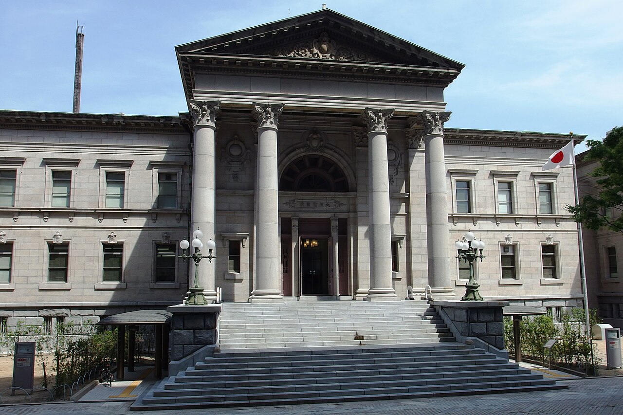 大阪府立中之島図書館の正面外観