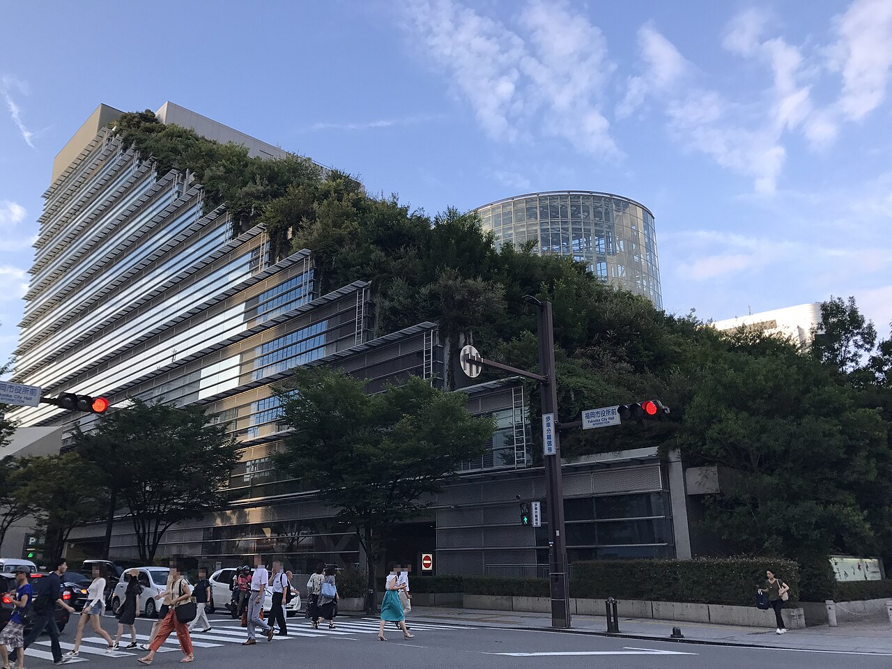 アクロス福岡と天神中央公園