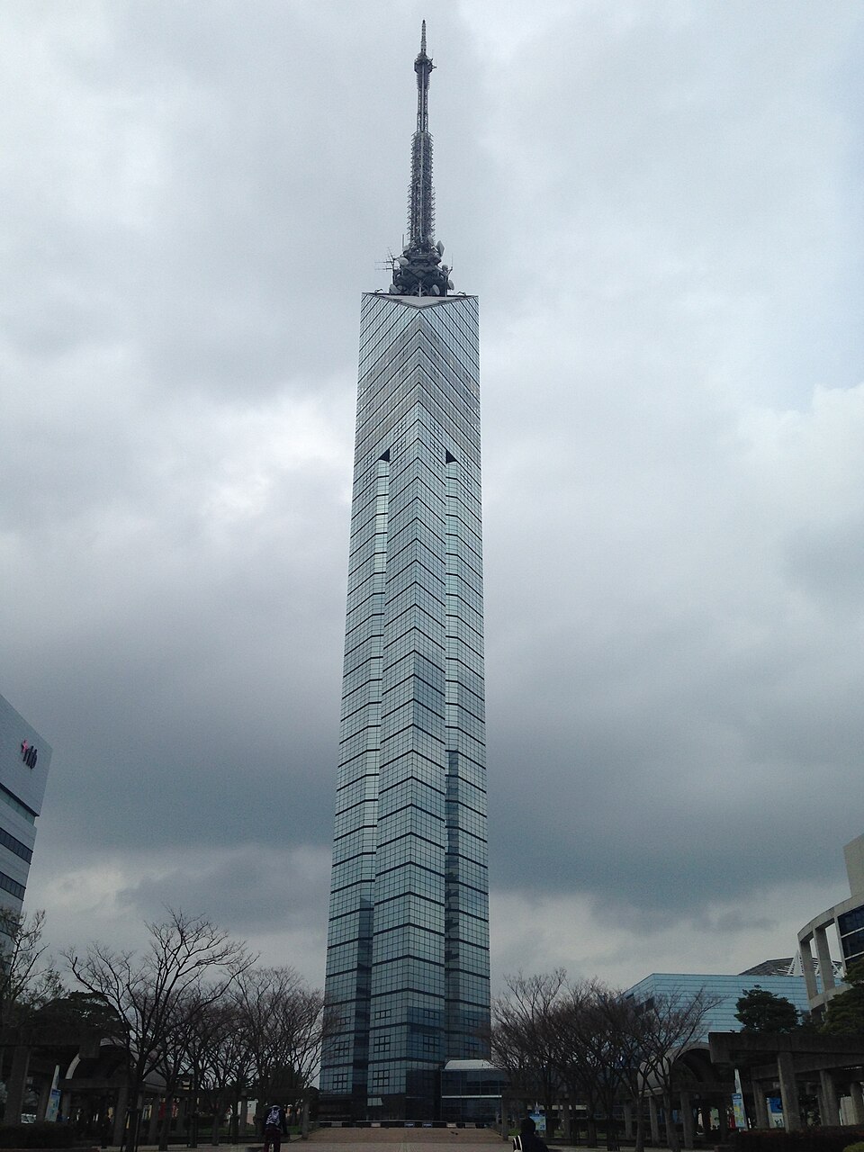 公園側から見た福岡タワー