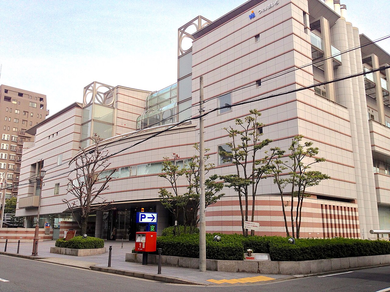 愛知県女性総合センター（ウィルあいち）の正面外観