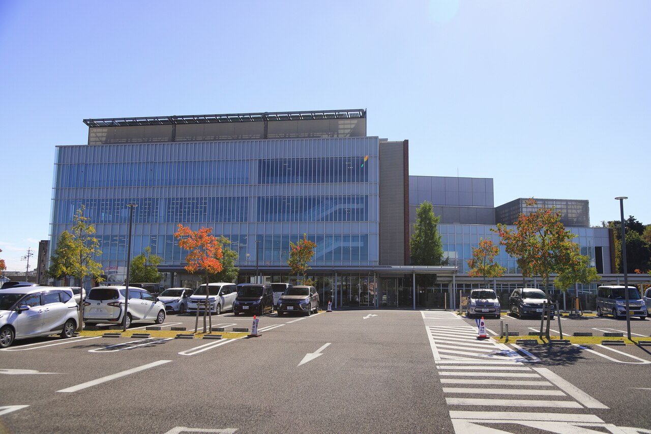 豊田市福祉センターの正面外観