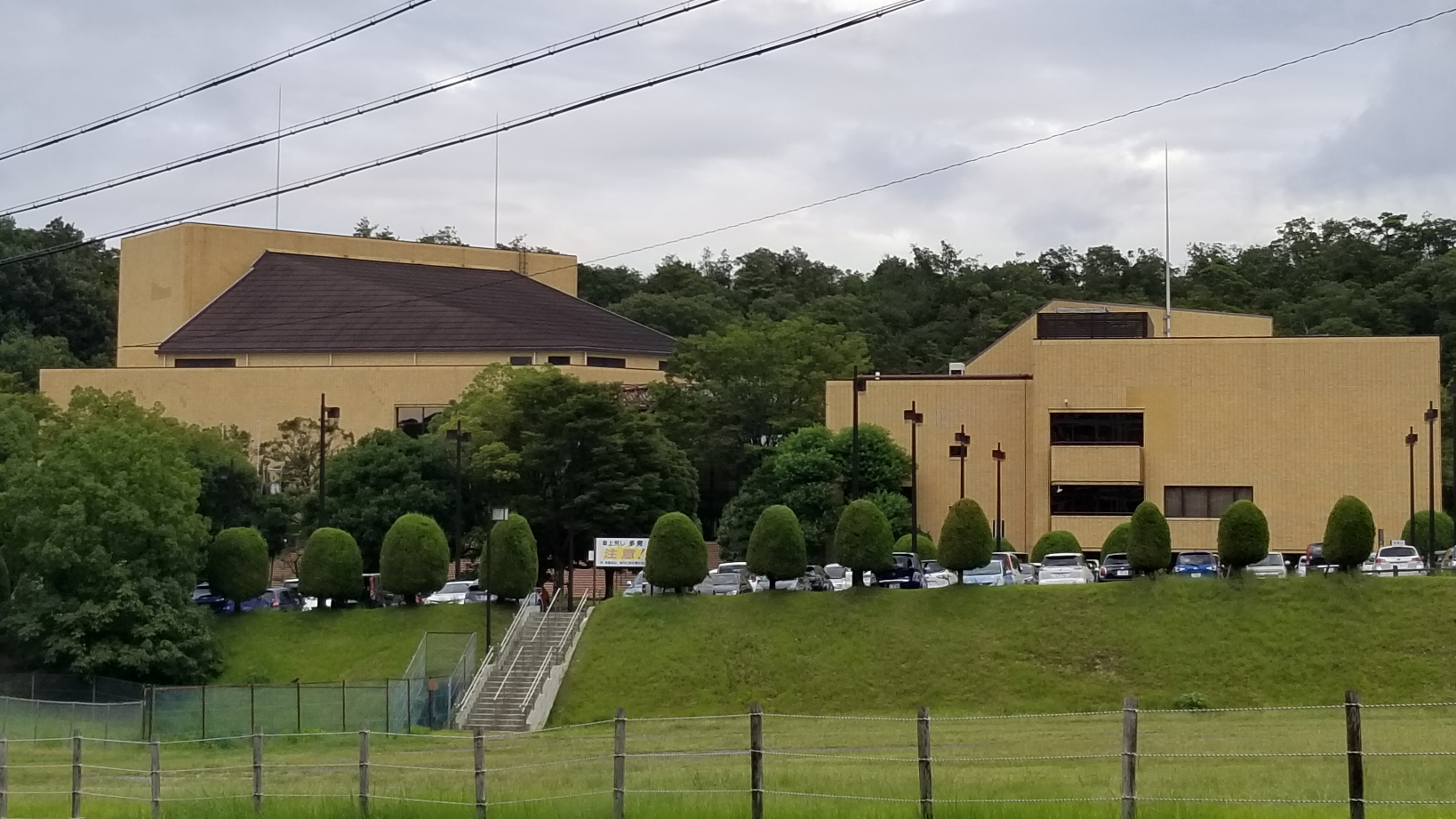 瀬戸市文化センターの遠景