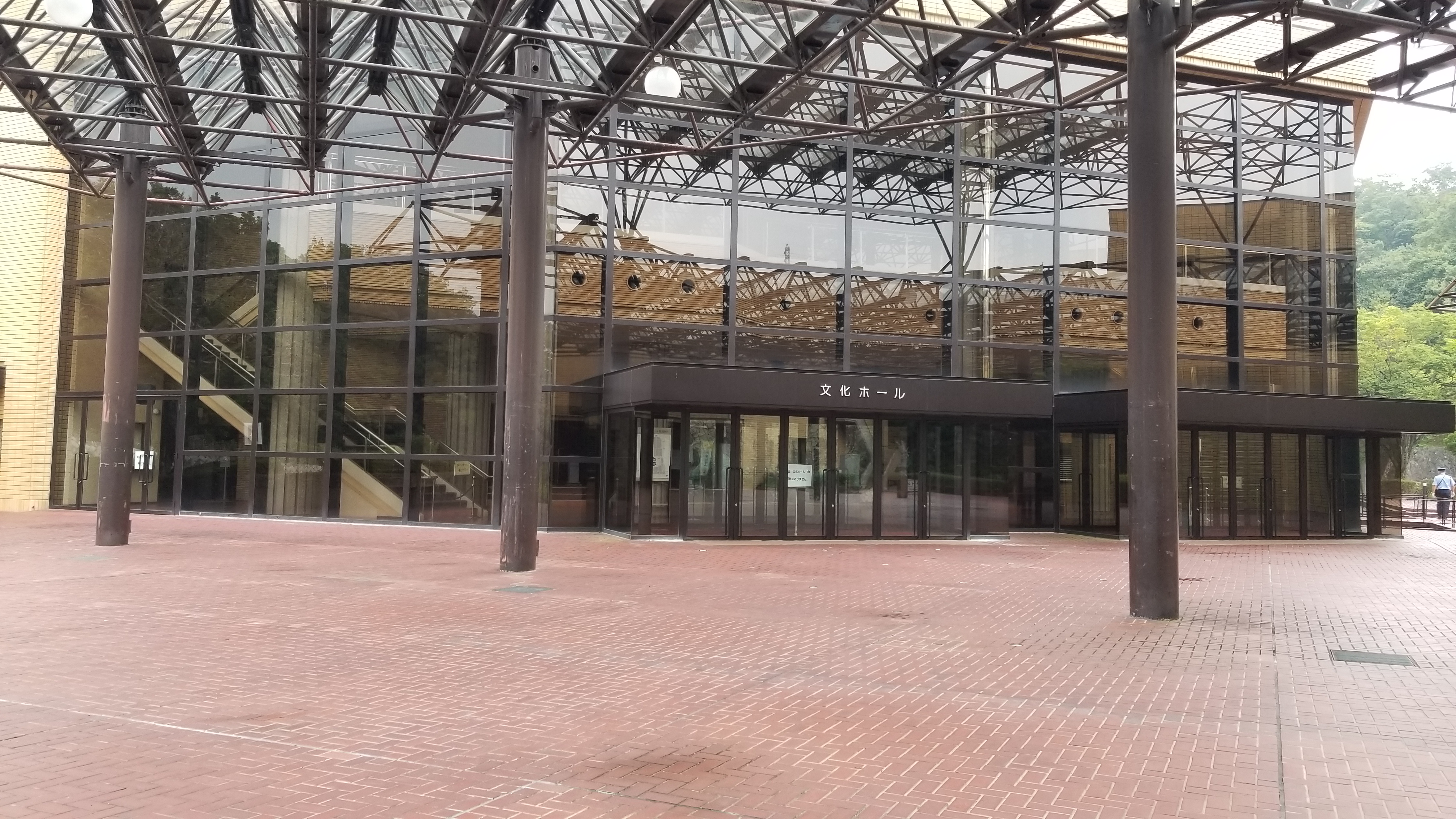 瀬戸市文化センター文化ホールの入口
