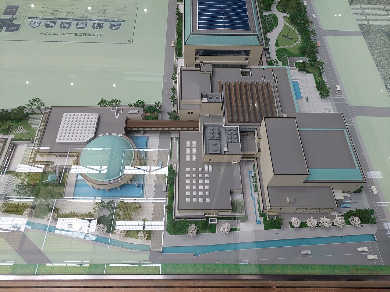 松山市総合コミュニティセンターの施設模型