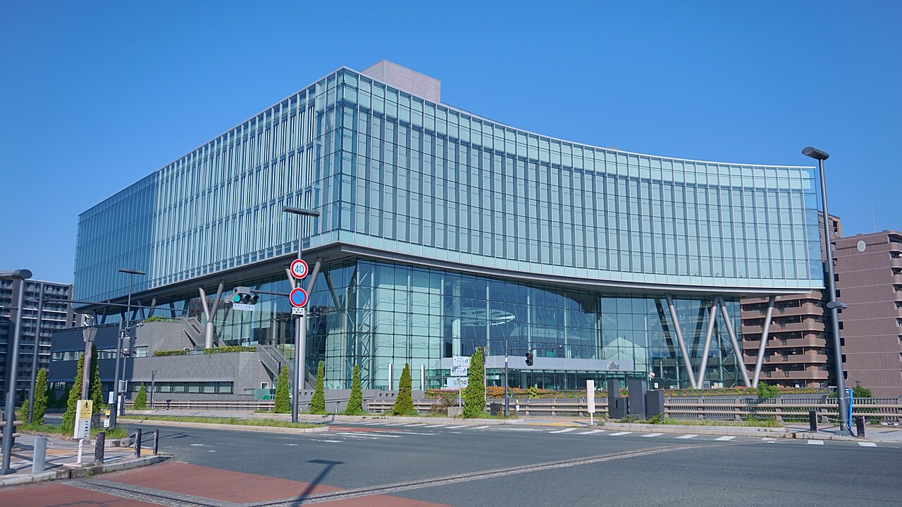 アイーナ東側の外観