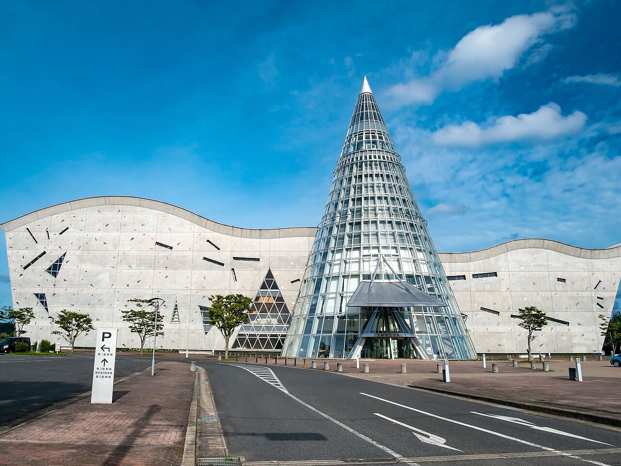 久慈市文化会館アンバーホールの全景