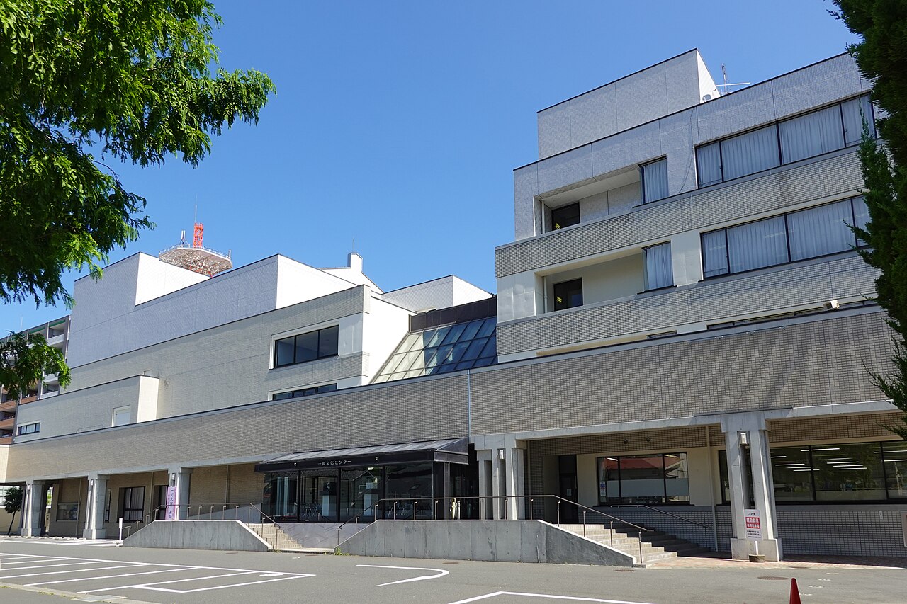 一関文化センターの正面入口
