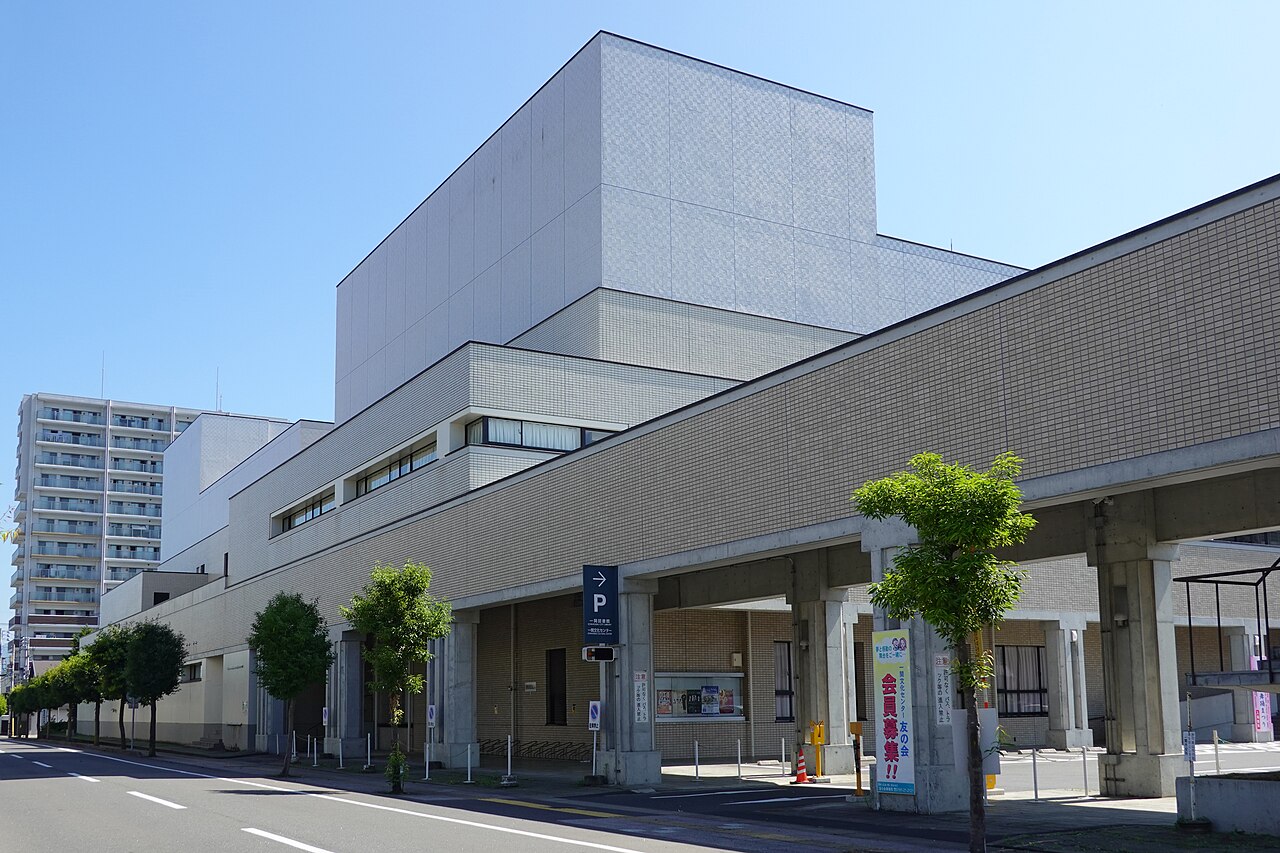 一関文化センターの側面外観