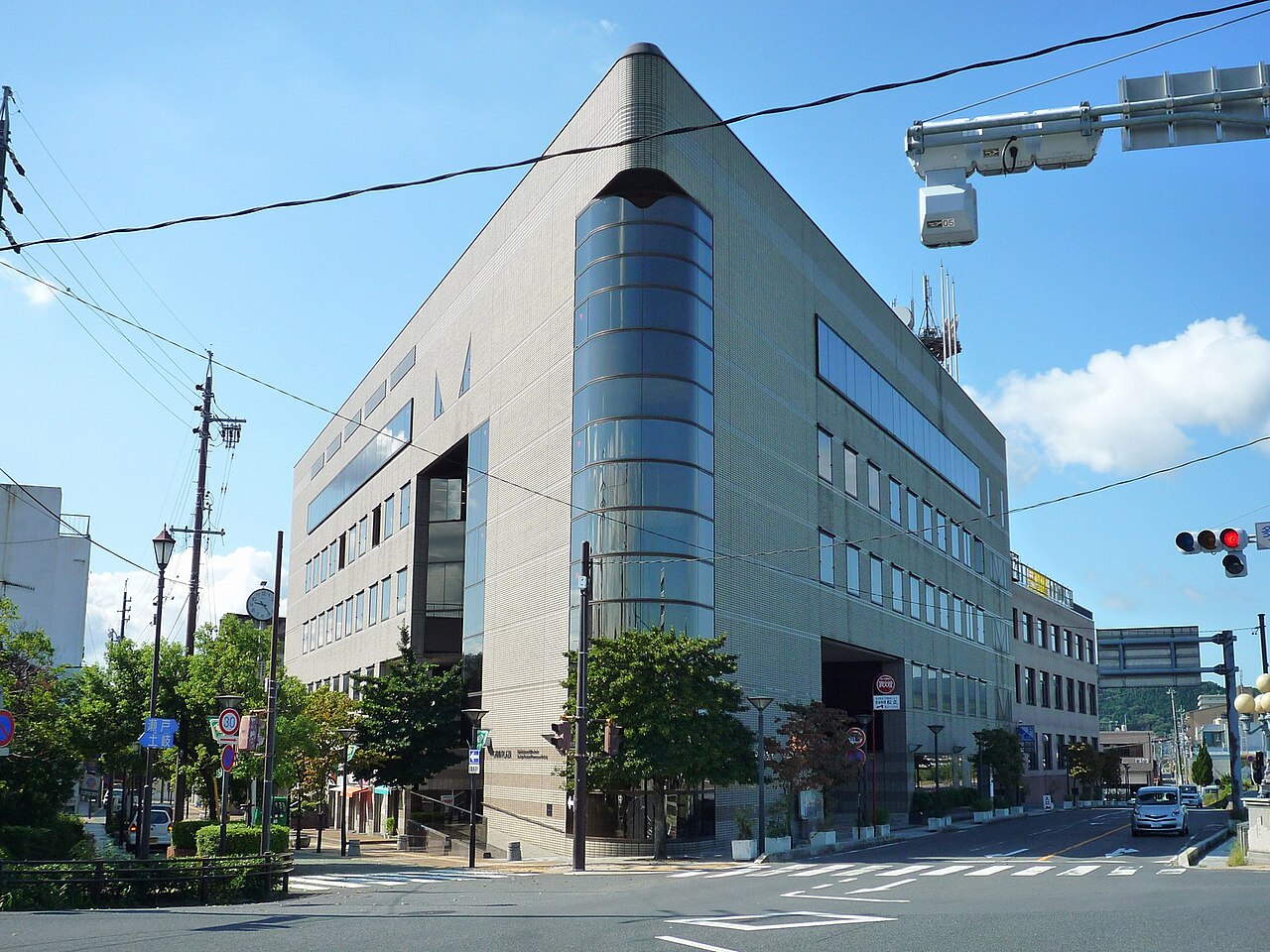 多治見市産業文化センターの外観