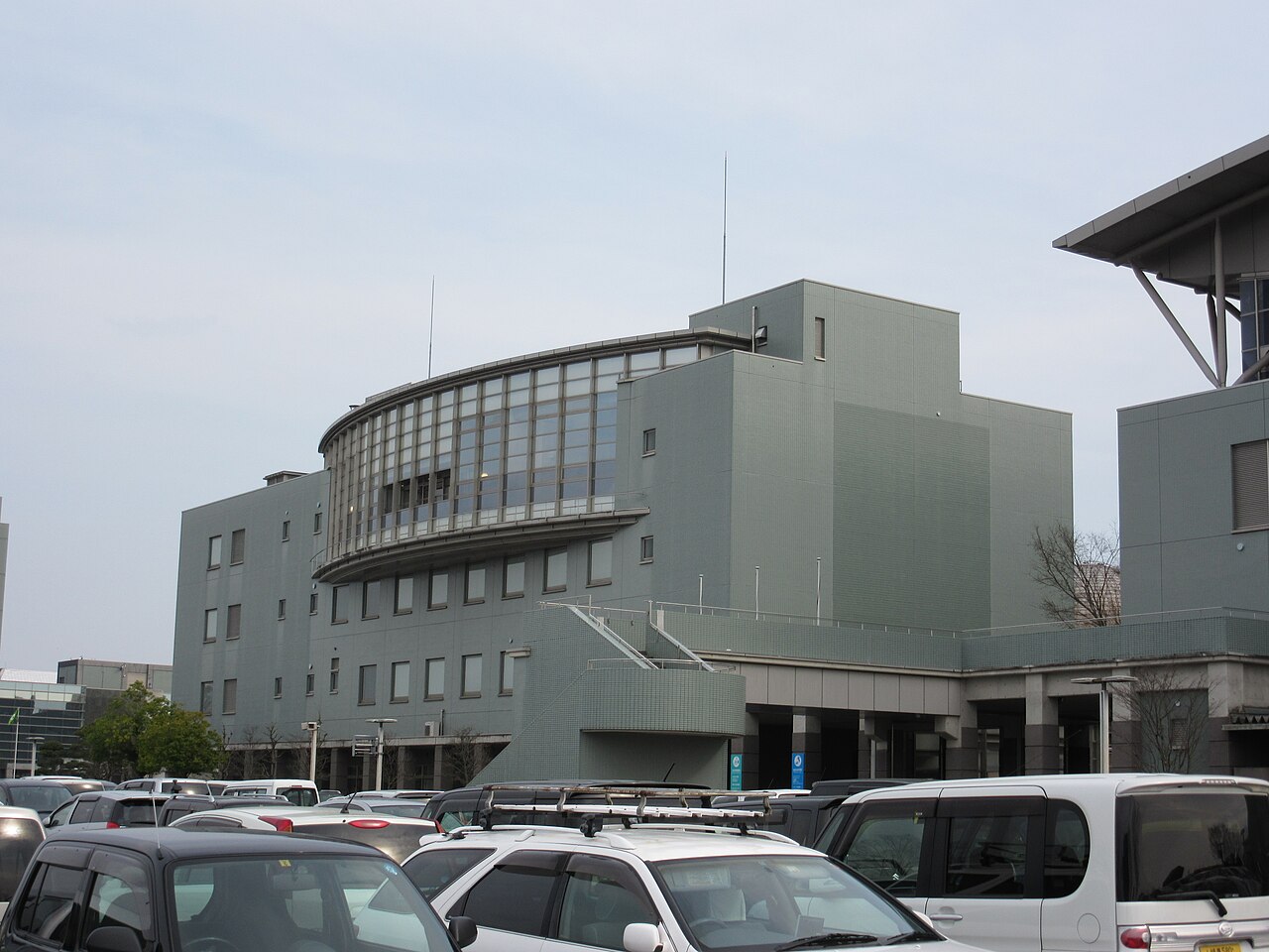 関市生涯学習拠点施設わかくさ・プラザの外観