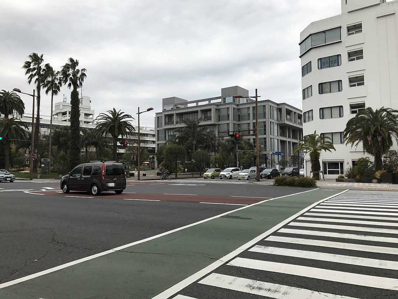 宮崎市民プラザの周辺から見た外観