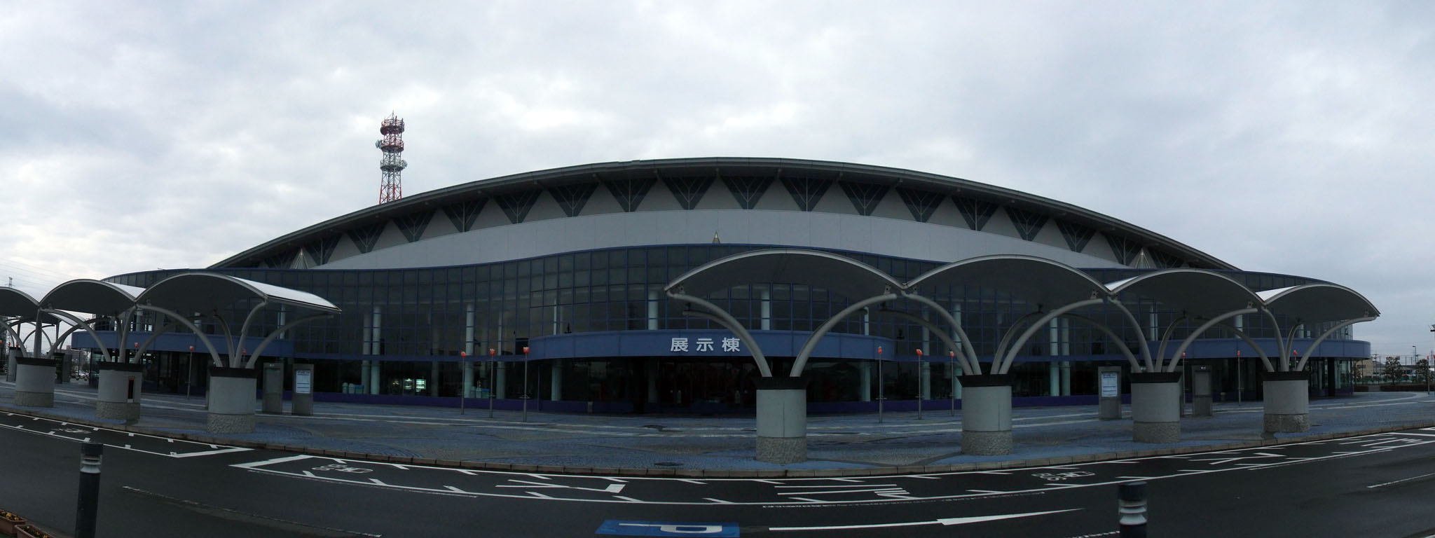 夢メッセみやぎ展示棟正面の外観