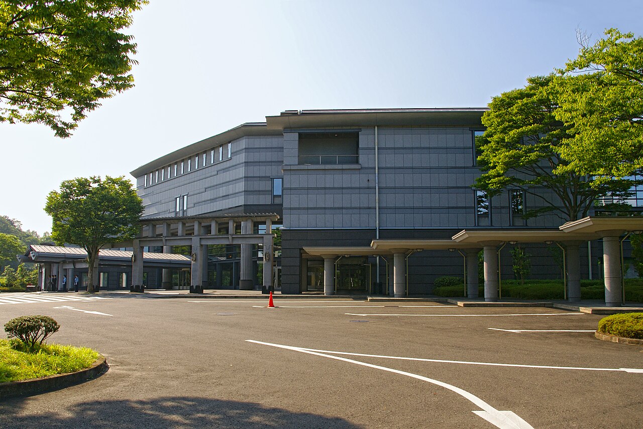 仙台国際センターの外観（車寄せ側）