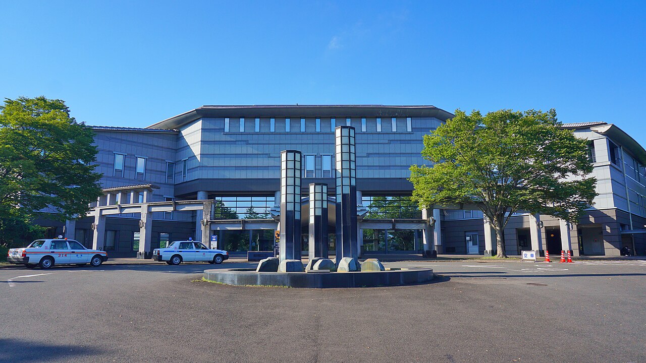 仙台国際センターの正面外観（2022年）