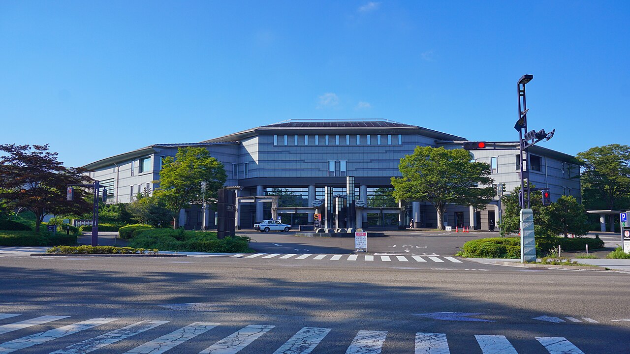 仙台国際センターの外観（交差点側）