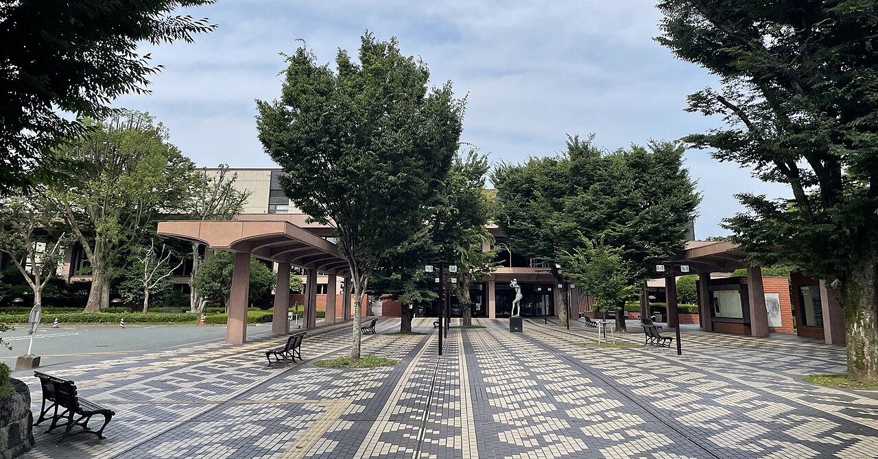 熊本県立劇場のアプローチ外観