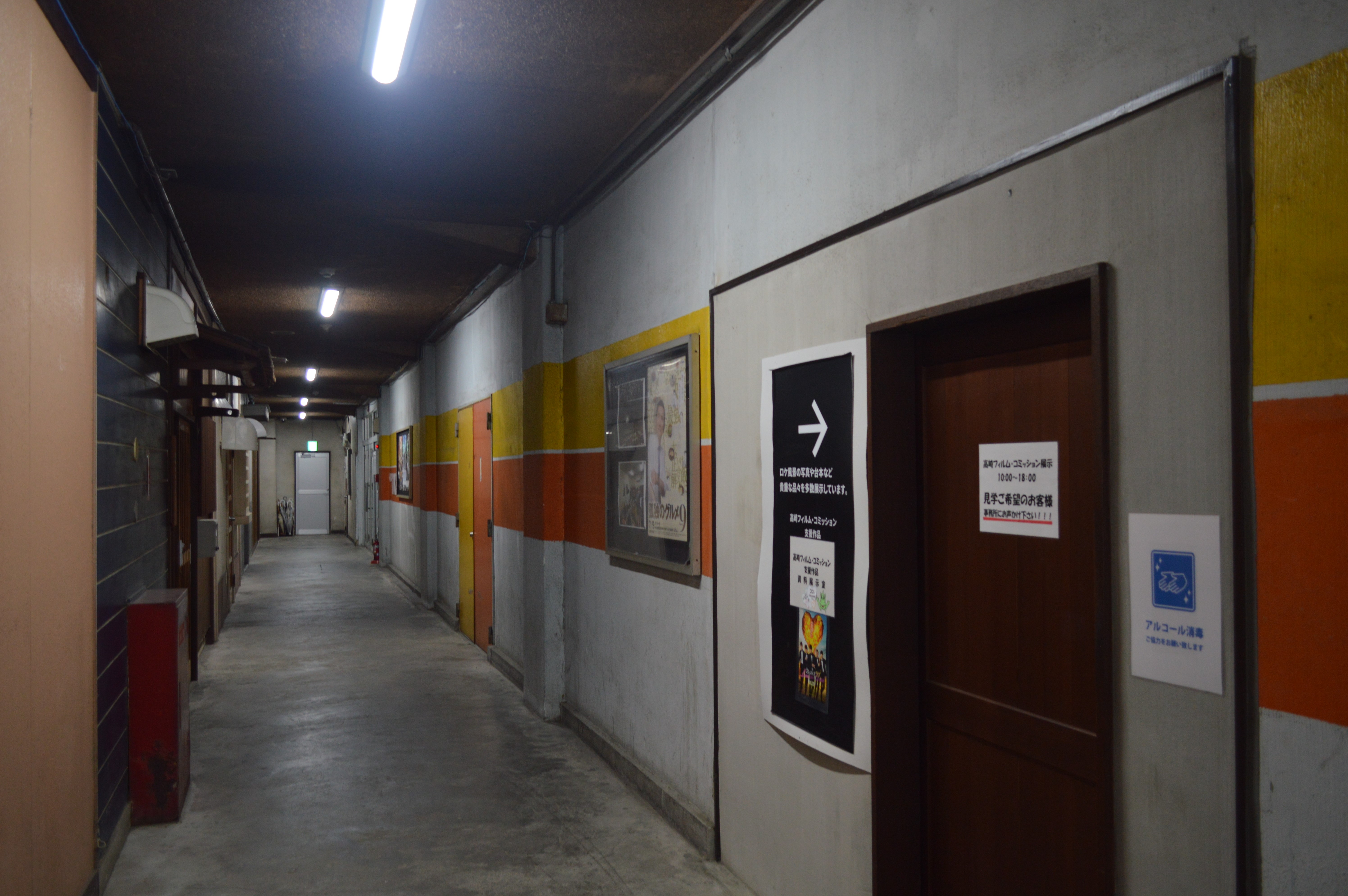 高崎電気館1階の館内通路