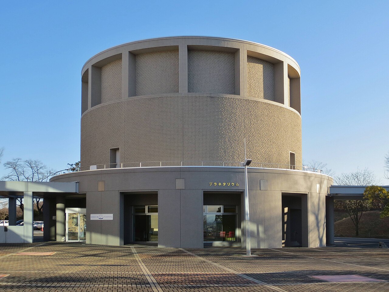 藤岡市みかぼみらい館プラネタリウム棟の外観