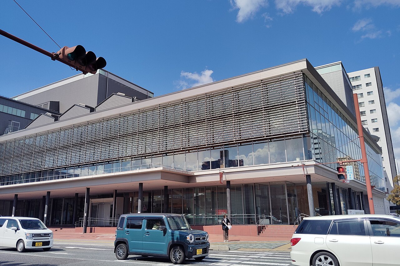 東広島芸術文化ホールくららの正面外観（2026年3月）