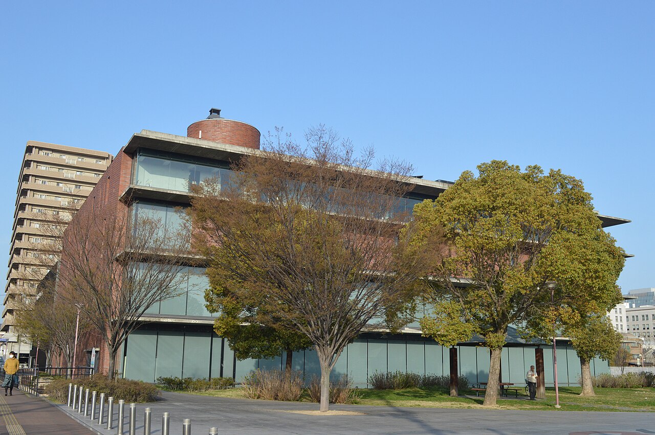 福山市生涯学習プラザ（ローズコム）の別角度外観