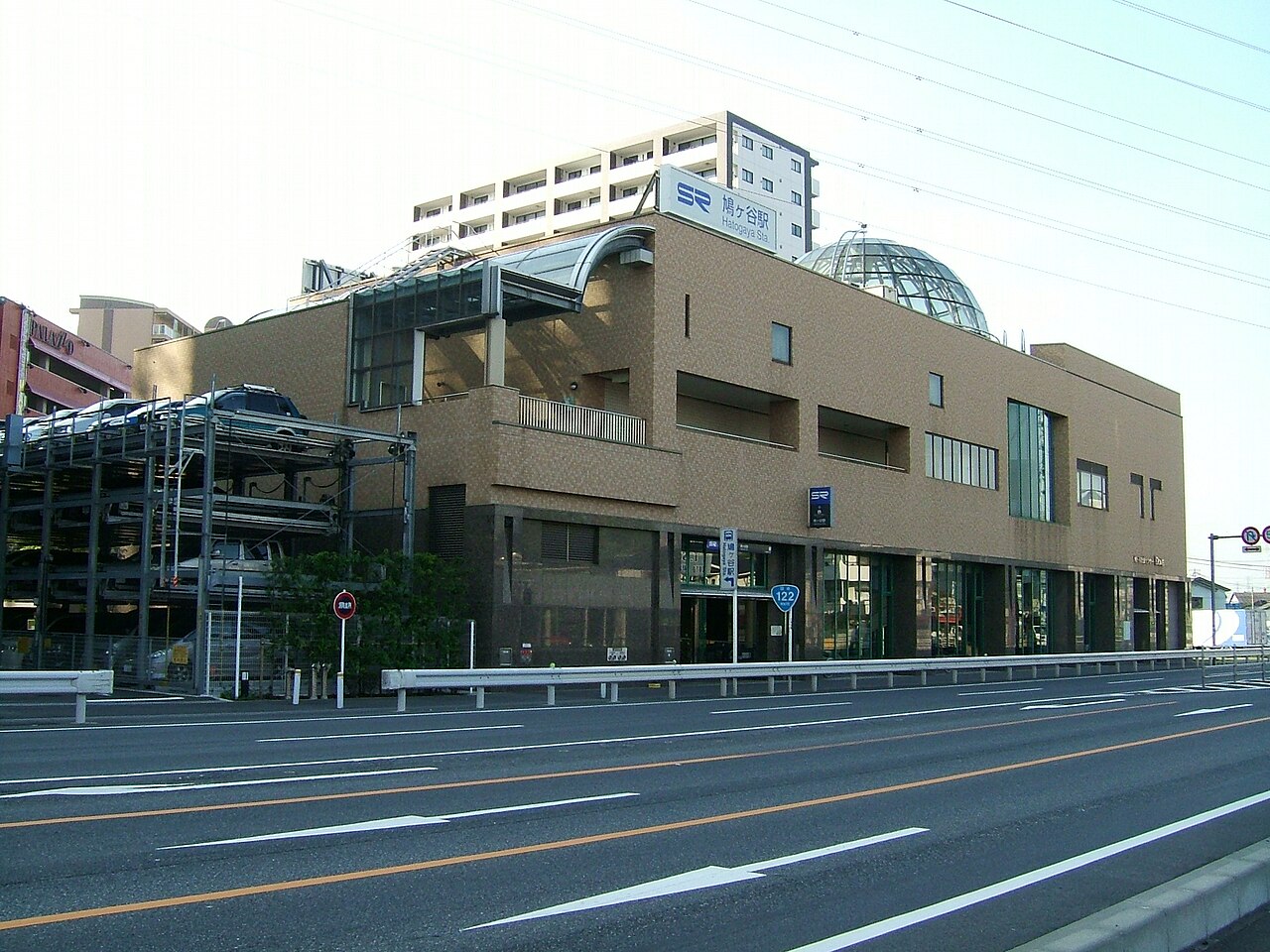 鳩ヶ谷駅市民センターと鳩ヶ谷駅2番出入口の外観
